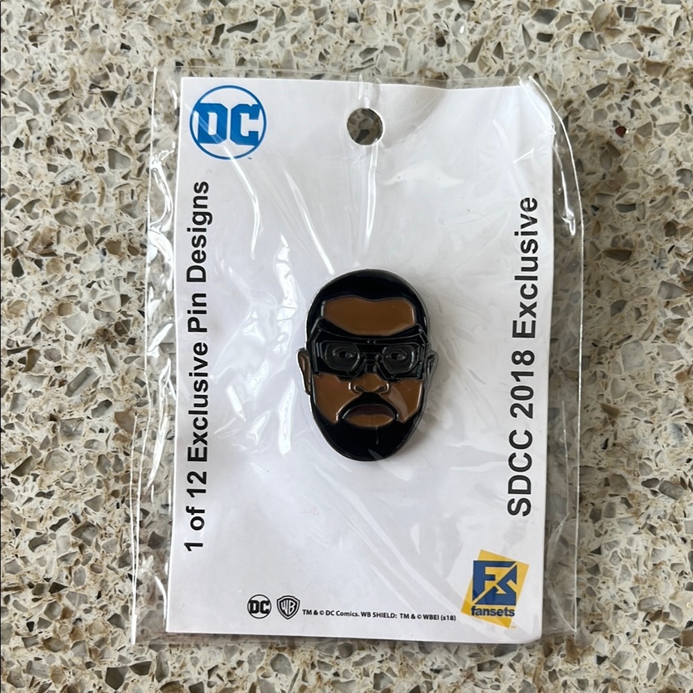 DC Exclusive Character Pin with Black and Brown